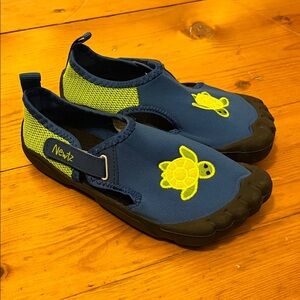 NEWTZ Water Shoes NWOT Boys 11 Non Slip Sole Velcro Turtle Blue Green Unisex